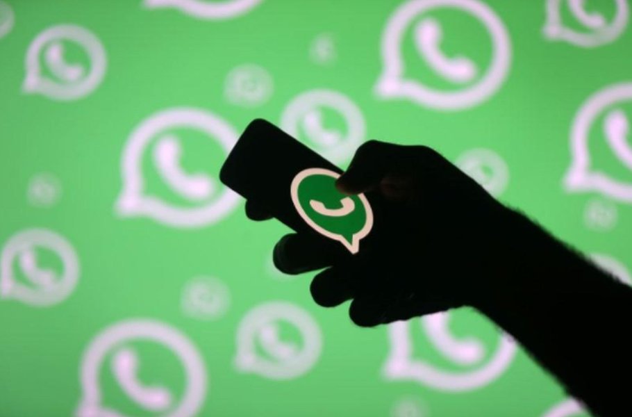 Jornal Nacional ignorou o escândalo do WhatsApp, diz jornalista