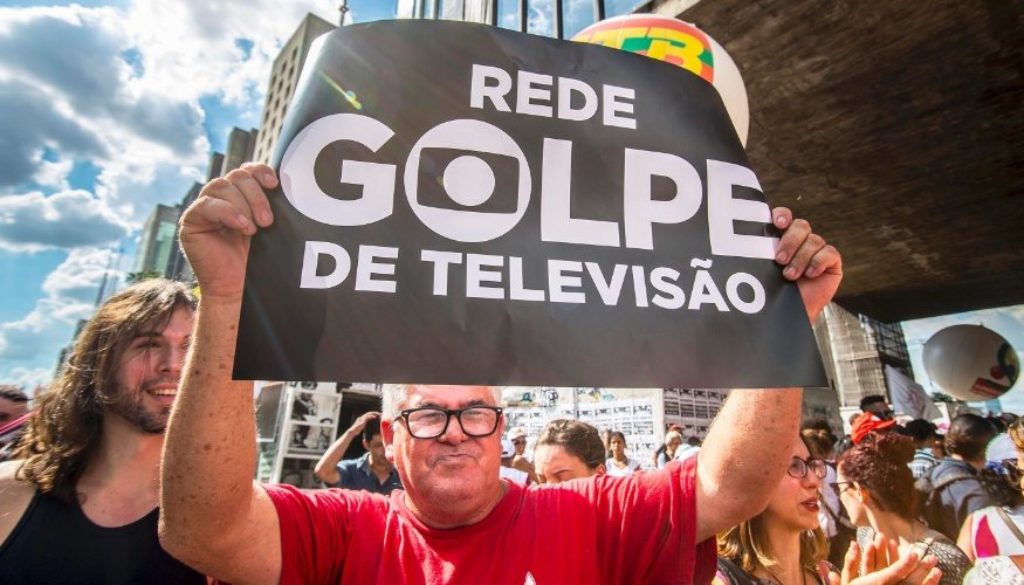 Globo se submete à censura de Bolsonaro e não repercute denúncia da Folha