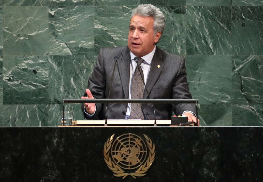Equador expulsa embaixadora da Venezuela