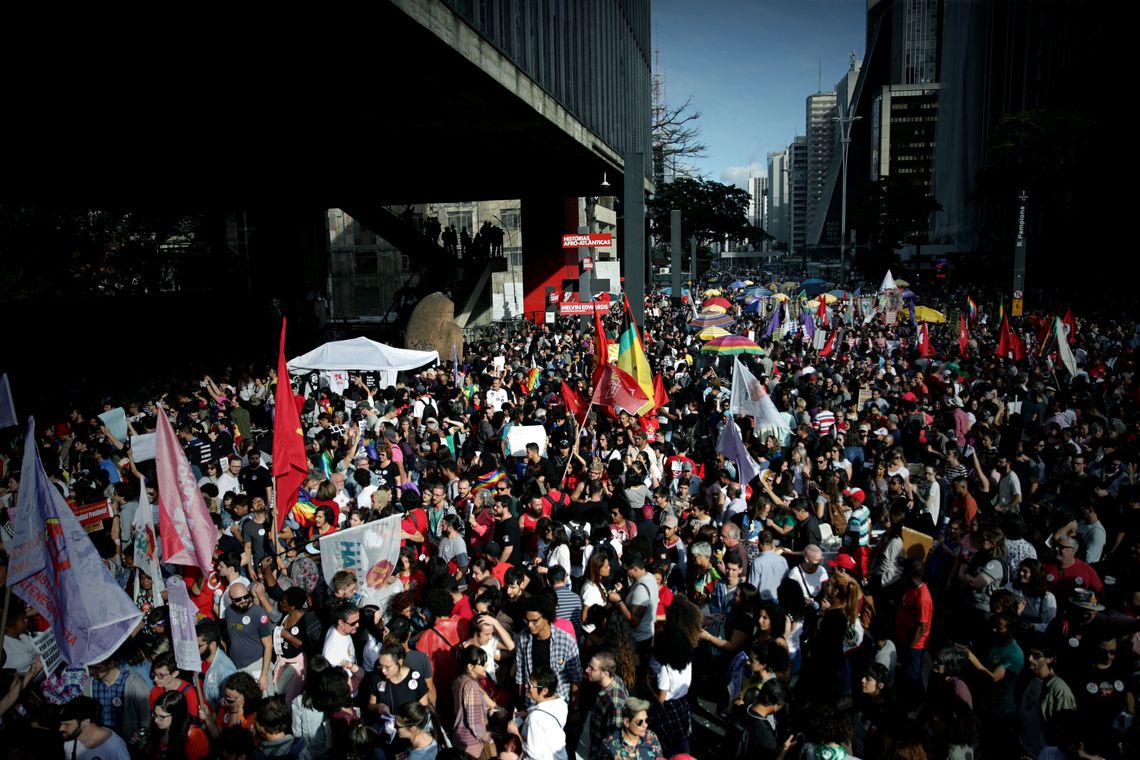 Milhares de mulheres fazem ato pelo país contra Bolsonaro e pela democracia