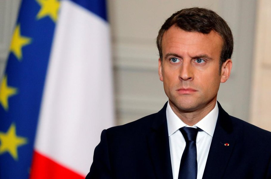 Macron promete reduzir imposto de renda, mas se recusa a retomar taxa para os mais ricos