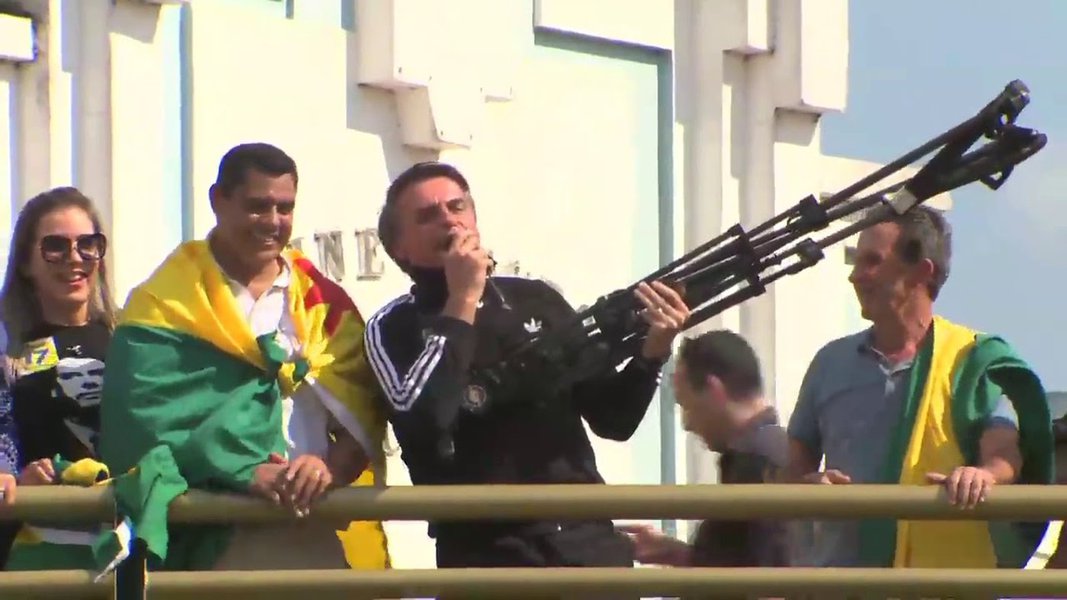 Em ato falho, Bolsonaro admite que prega violência