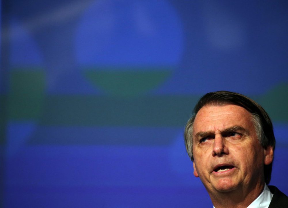 Ao fugir de debate por estratégia, Bolsonaro desmoraliza seus médicos