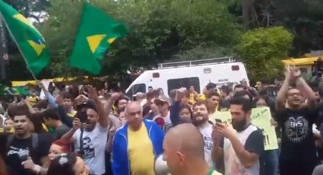 Manifestantes pró Haddad e Bolsonaro fazem atos na Paulista