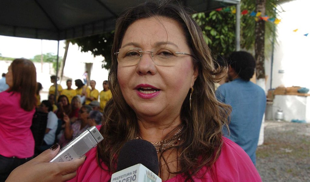 Eleita deputada federal, vereadora do PSDB apoia Haddad em AL
