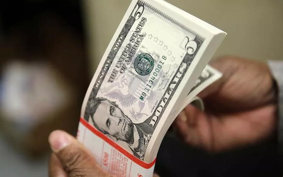 Dinheiro de brasileiros no exterior soma US$ 654,5 bilhões em 2024, diz Banco Central