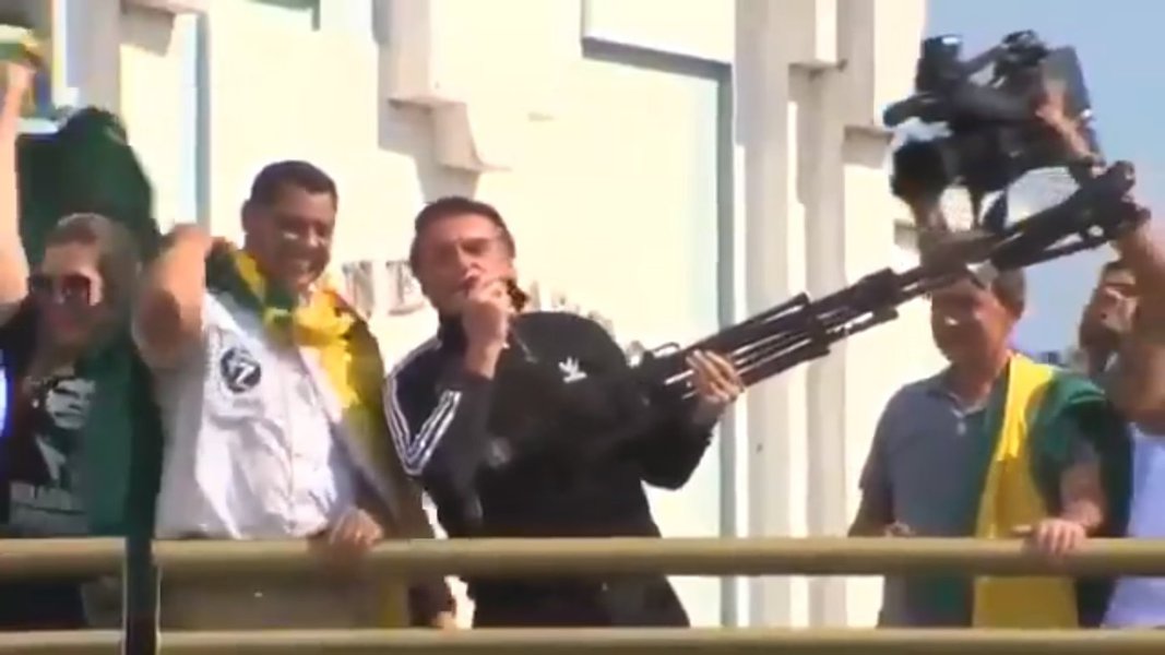 Cena macabra de Bolsonaro antecipa campanha sem Lula