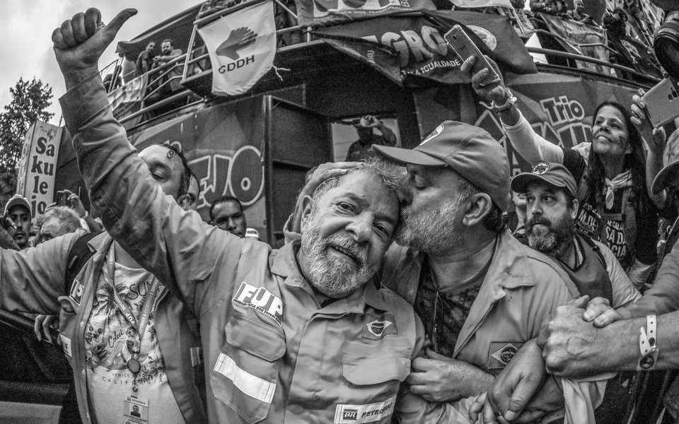 Lula estará presente no domingo de eleição através de sua imensa espiritualidade política