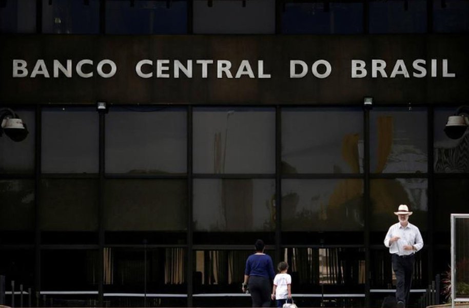 Brasil acumula déficit nas contas externas de US$ 8,9 bi