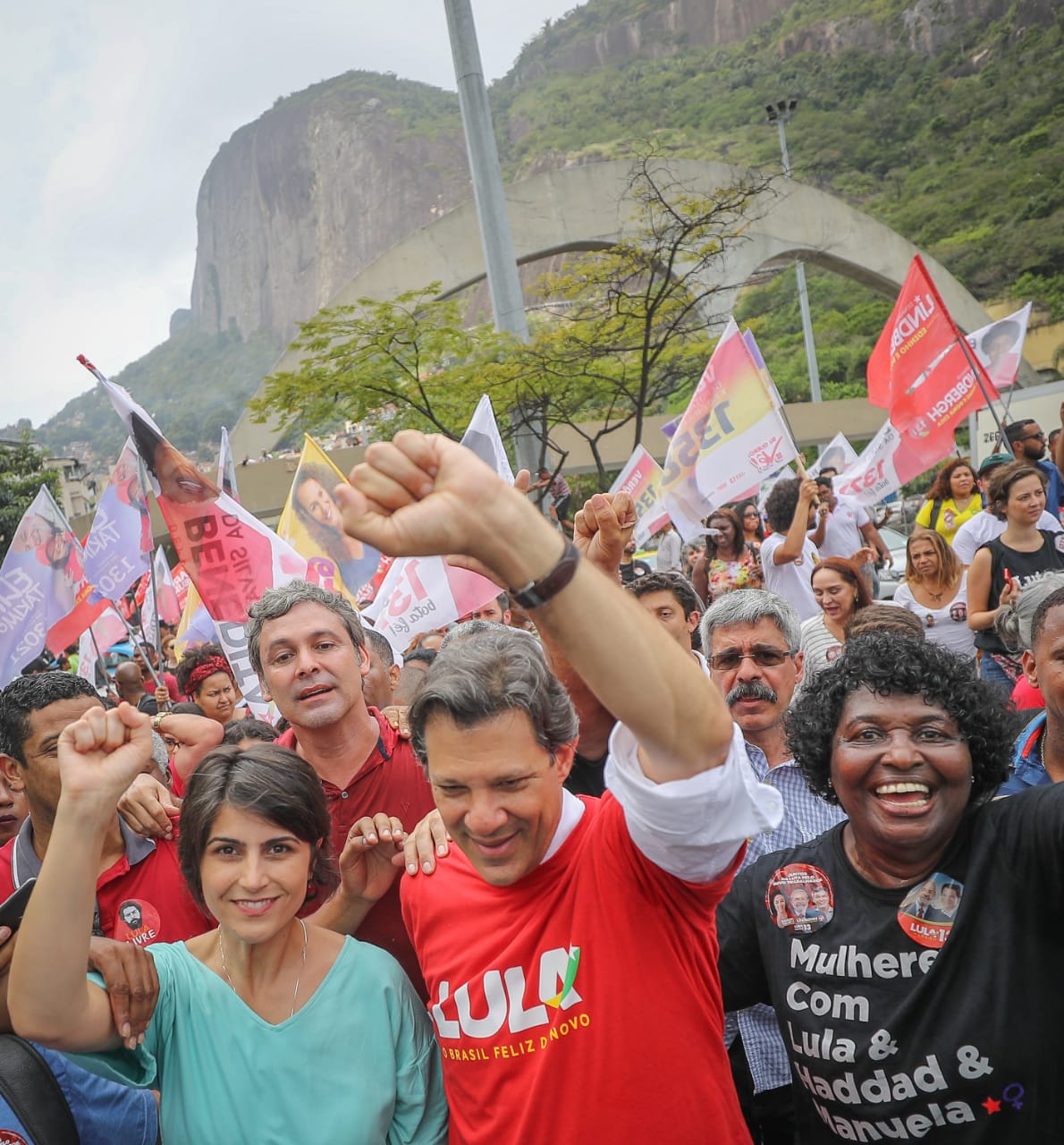 Entre as mulheres, Haddad já vence Bolsonaro no segundo turno: 44% a 38%