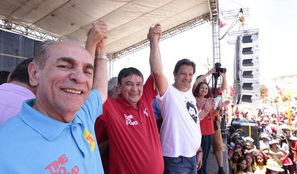 Wellington Dias participa de comício com Haddad e diz que Piauí vota 13