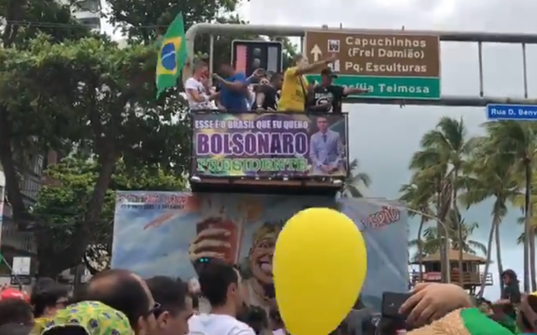 Música de ato pró-Bolsonaro no Recife compara feministas a cadelas