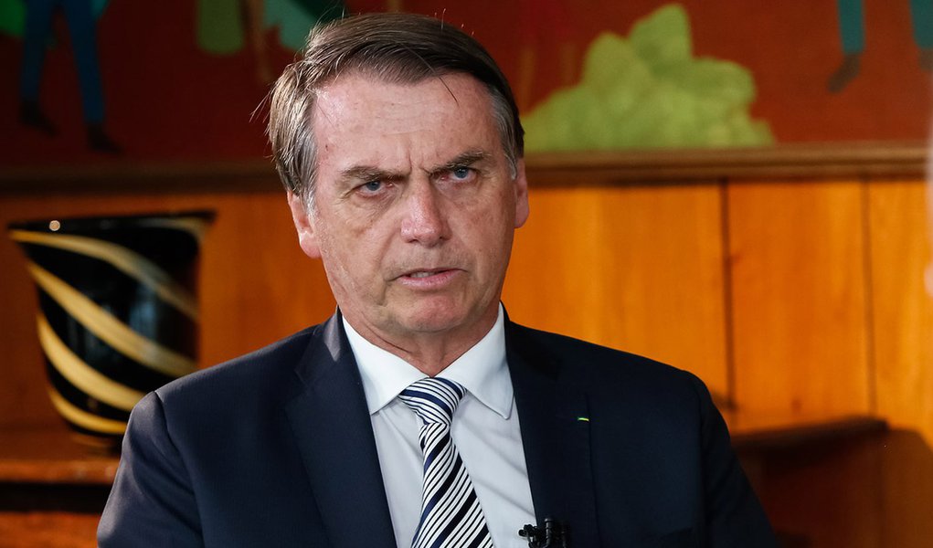 Bolsonaro oferece mil cargos para mexer na sua aposentadoria