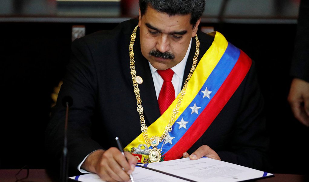 Maduro não está isolado e posse teve representantes de 94 países