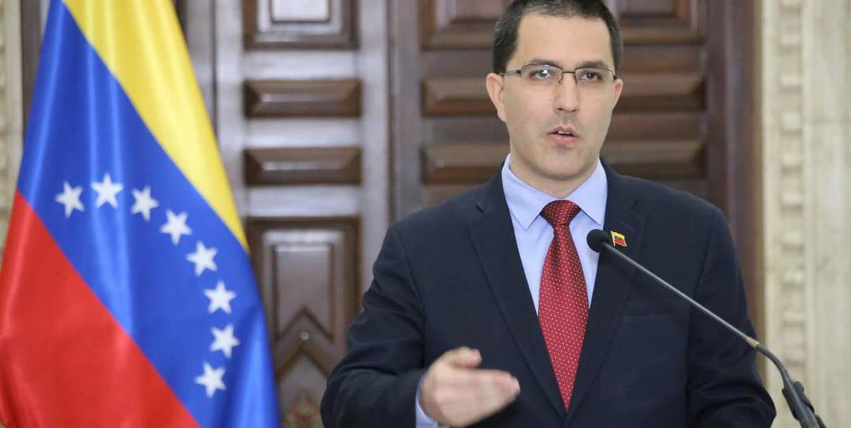 Chanceler venezuelano diz que Grupo de Lima é cartel e rechaça ingerência