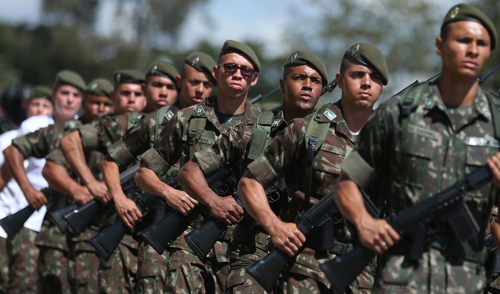 Previdência militar brasileira é mais generosa que americana