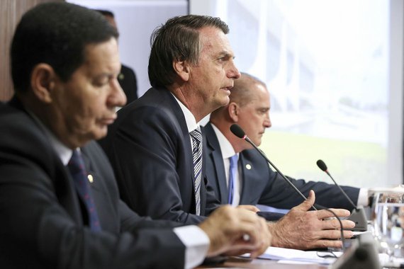 Do autoritarismo de Temer para o totalitarismo de Bolsonaro