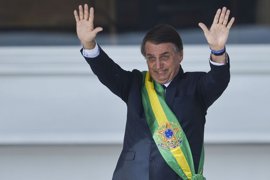 Até o Estadão critica bravatas de Bolsonaro