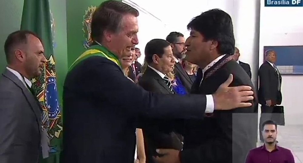 Evo Morales poderia ajudar no diálogo entre Bolsonaro e Maduro, avalia especialista
