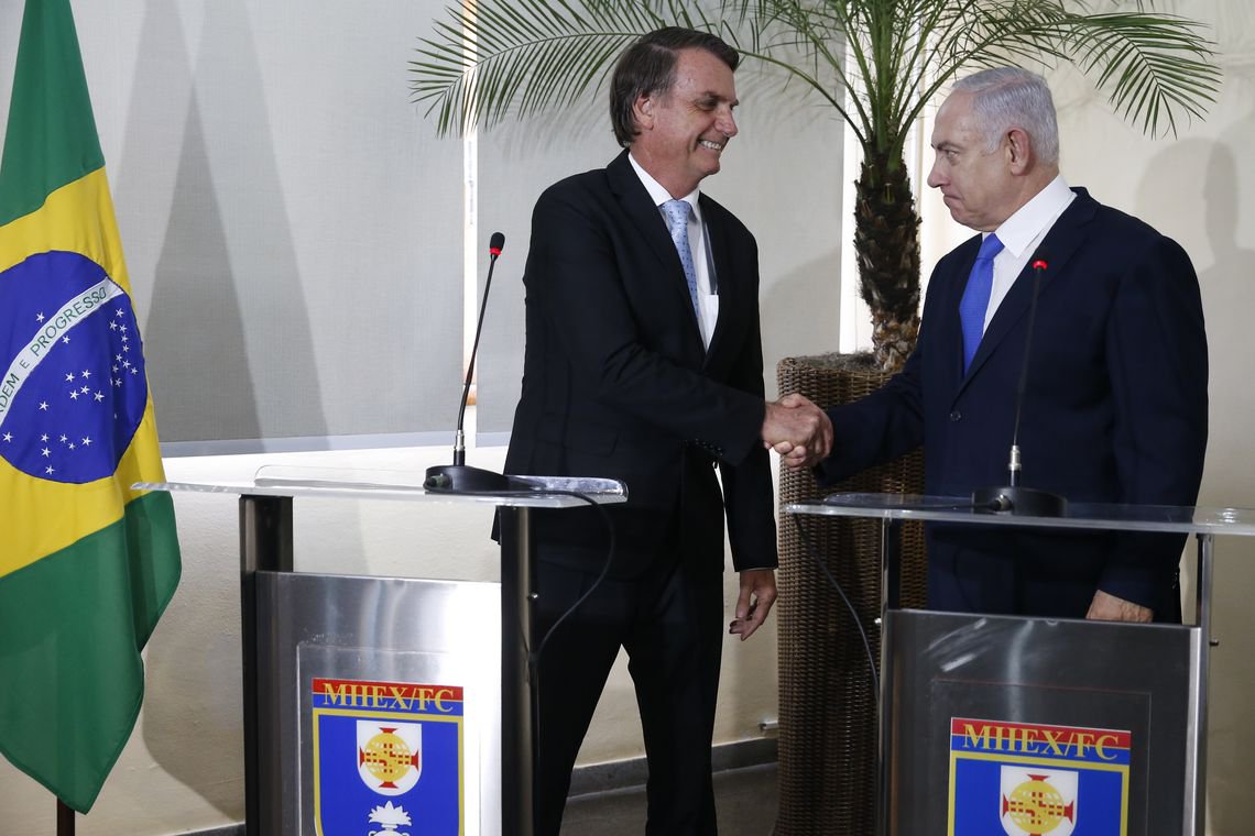 'Bolsonaro arrisca o País alinhando-se a Israel'