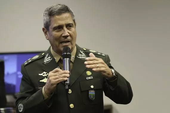 Exército já discute retirar de Braga Netto o posto de general