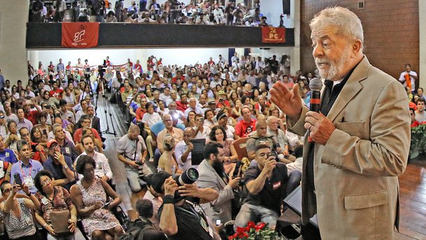 Mesmo preso, Lula é quem melhor se comunica no país