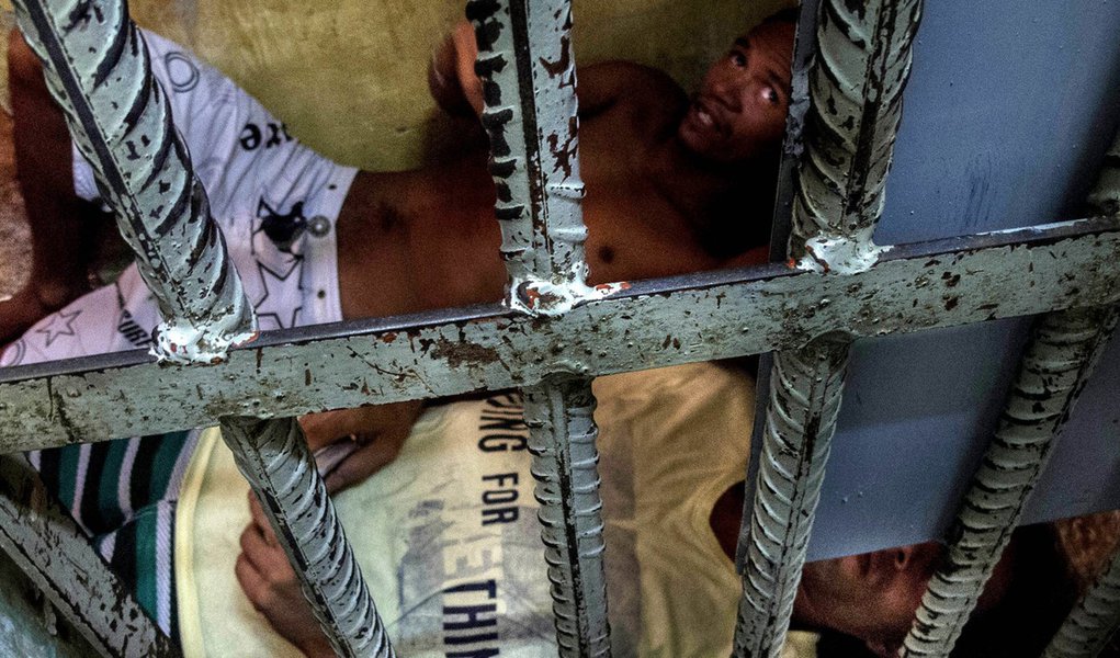 Sistema carcerário: Bolsonaro falou em 'amontoar' os presos