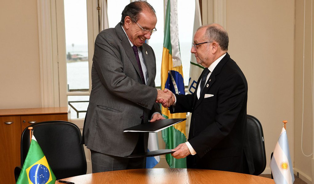 Brasil e Argentina assinam acordo de cooperação nuclear
