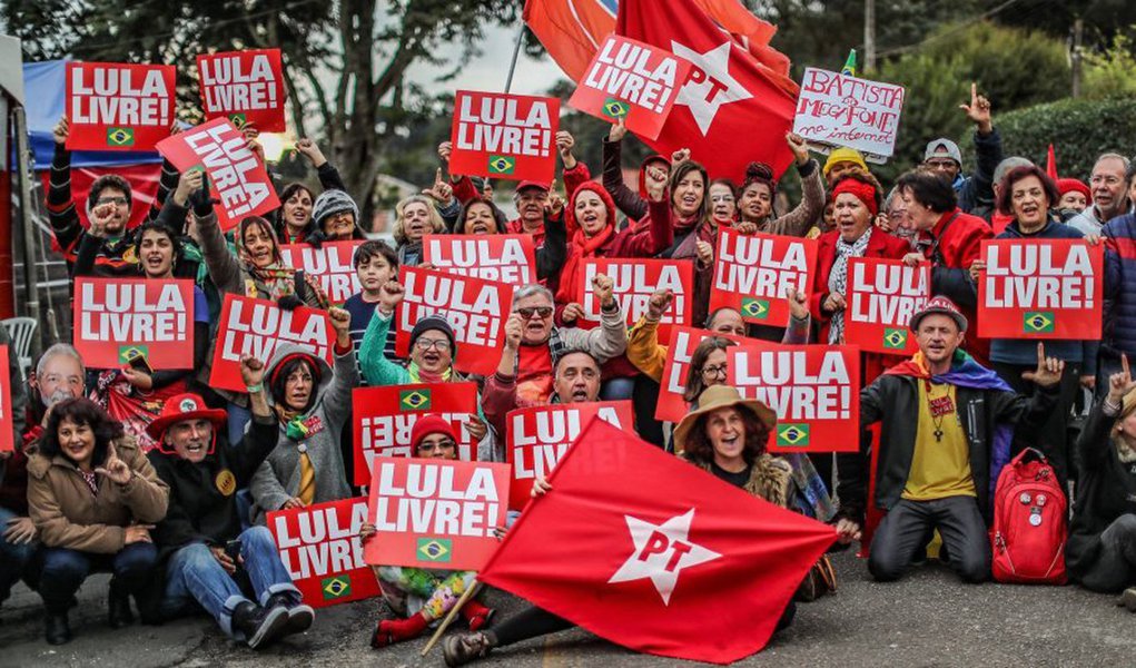 Socialista portuguesa publica artigo defendendo liberdade de Lula