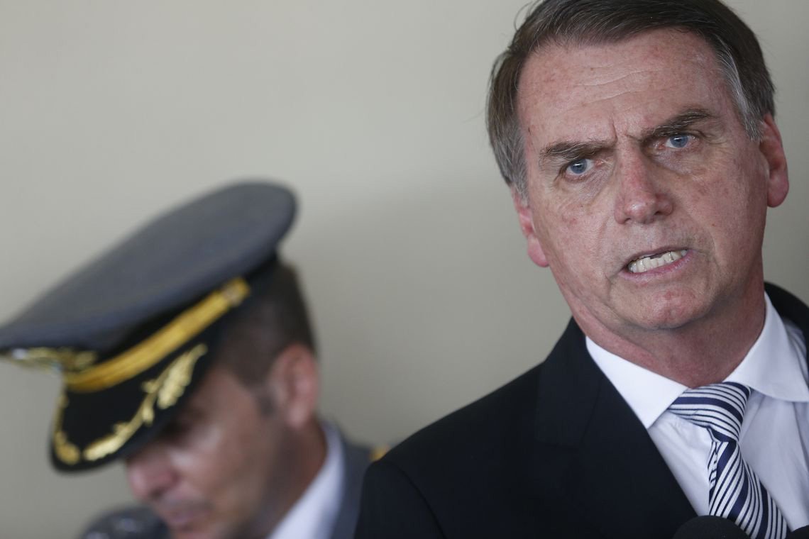 Brito: Bolsonaro não cometeu erros, cometeu crimes