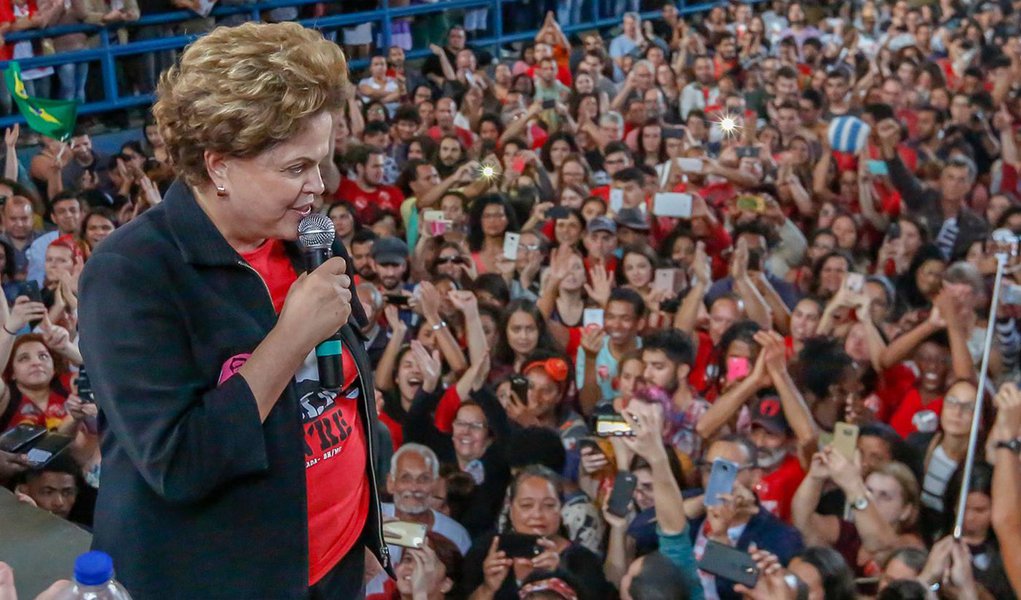 Dilma critica fake news dos bolsominions sobre FGTS e desastres naturais