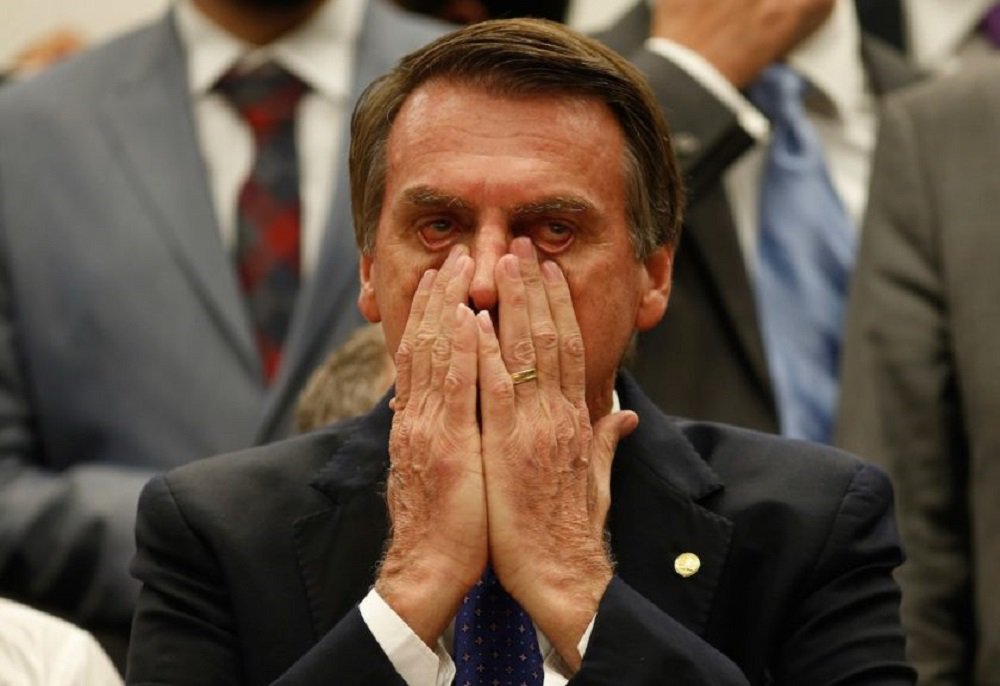 Bolsonaro usa fake news para agredir e promover linchamento de jornalista