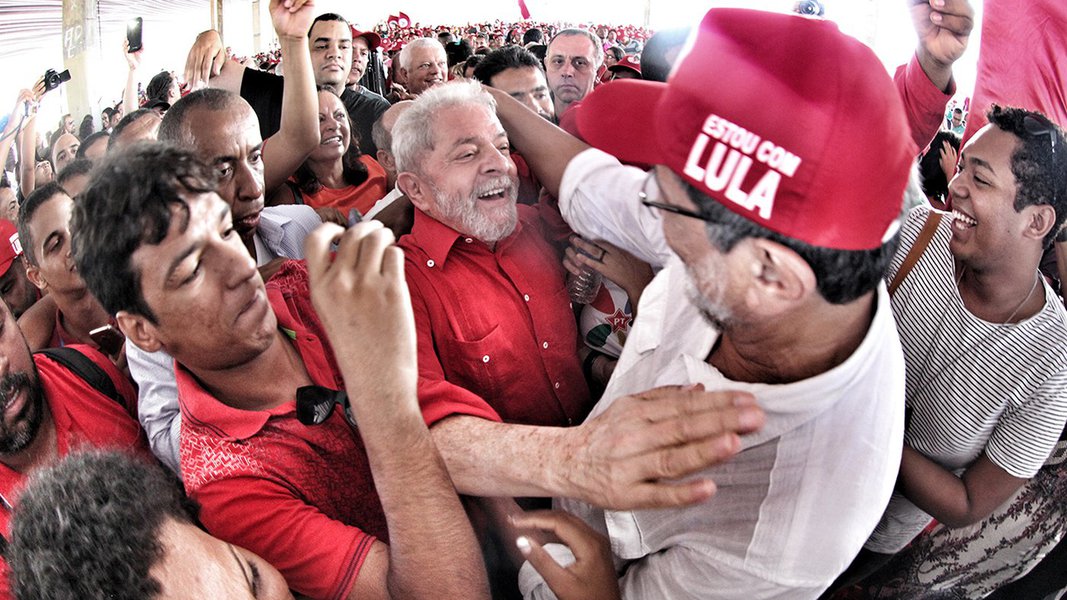 Solidariedade a Lula inunda o Twitter após morte de neto