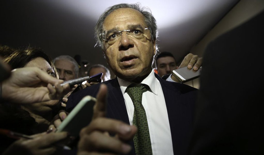 Guedes diz que governo tem problemas de comunicação, mas nega caos