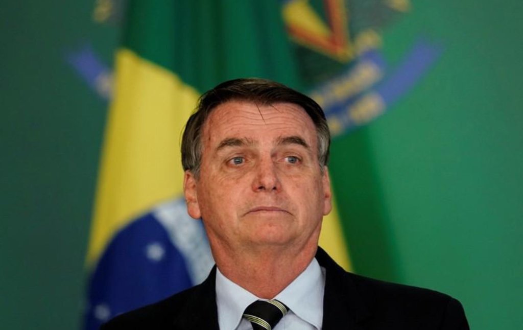 Agora é oficial: para o presidente democracia no Brasil é concessão das Forças Armadas