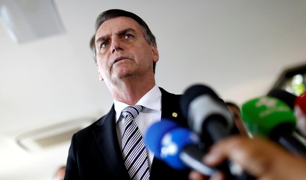 Bolsonaro faz ameaça velada ao Congresso: se o cassarem, ele fecha