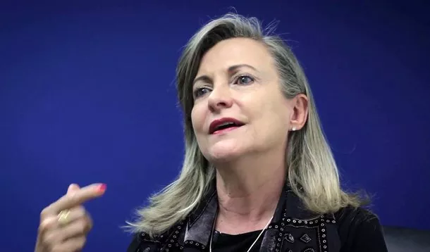 "Nós estamos entregando o Banco Central de bandeja para o mercado financeiro", critica Fattorelli