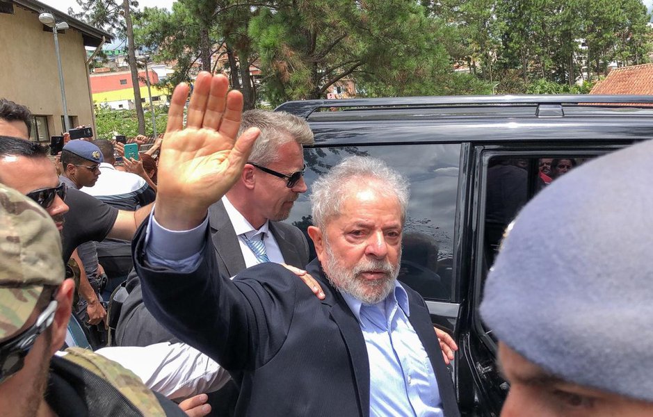 Perseguição a Lula faz elite passar o maior vexame de sua história