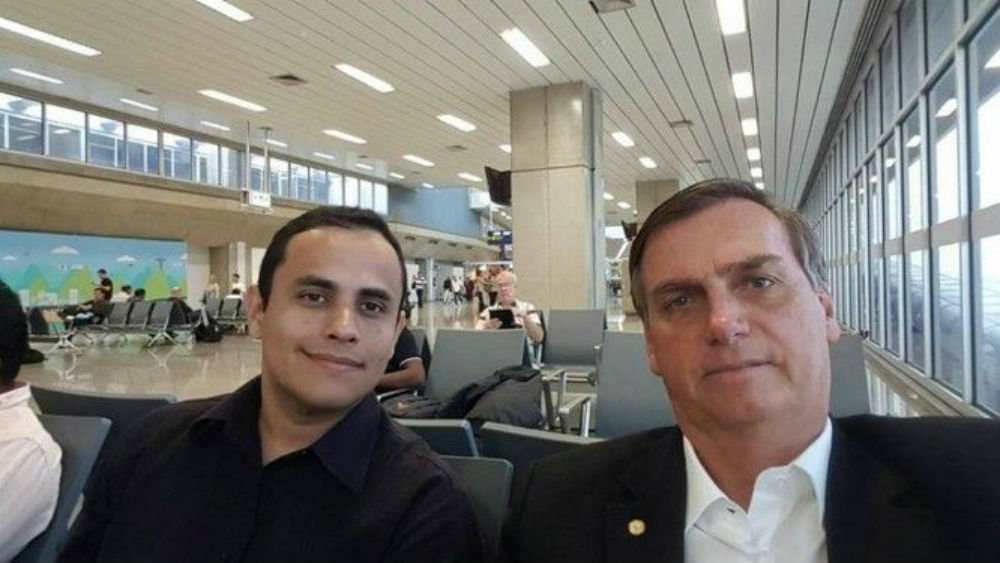 Bolsonaro patrocina ódio nas redes com dinheiro público, diz Veja