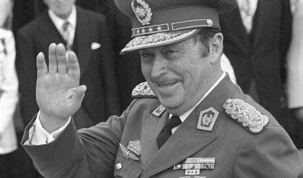 Bolsonaro venera ditador pedófilo e corrupto