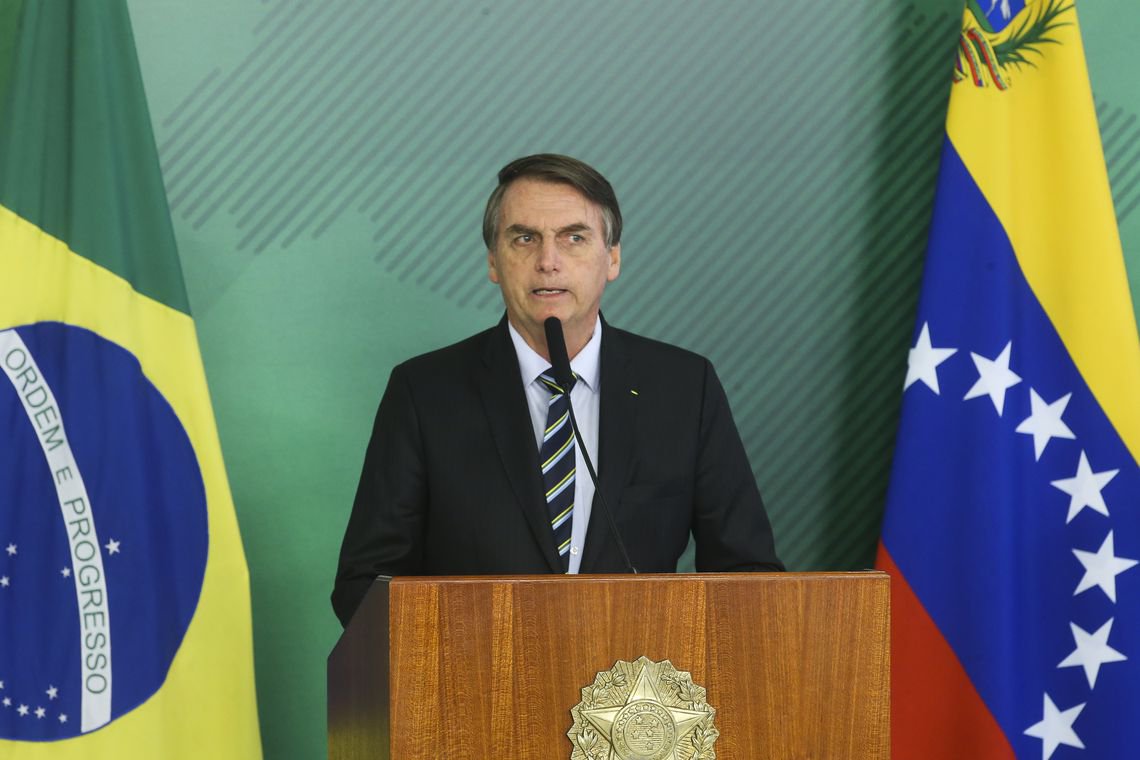 Dois meses de Bolsonaro: delírios, fracassos e a volta do “dá ou desce”