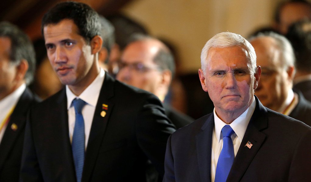 Com o fiasco, Mike Pence ataca Guaidó: bravatas não derrubaram Maduro