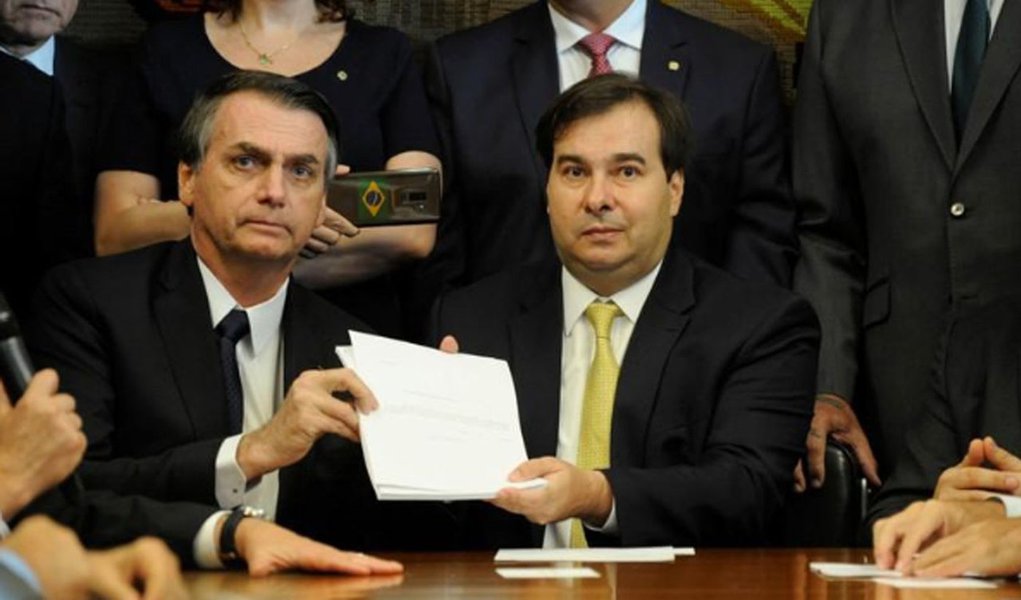 Sem a facada, Bolsonaro não teria sido eleito, avalia Rodrigo Maia
