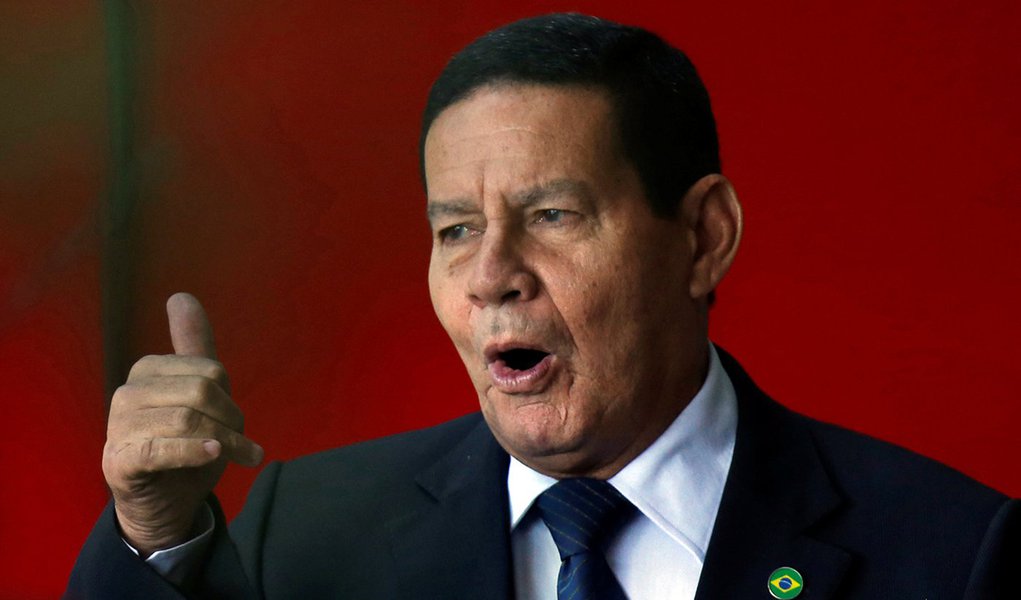 Mourão nega ação militar na Venezuela e diz que Brasil não entrará em aventura