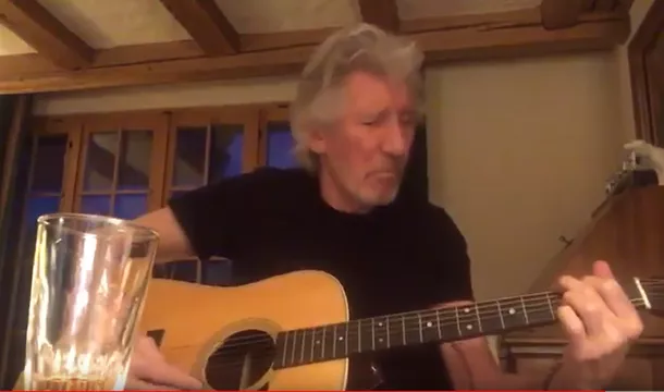 Roger Waters chama Gonzálezbwin google play“fantoche” dos EUA e declara apoio a Maduro