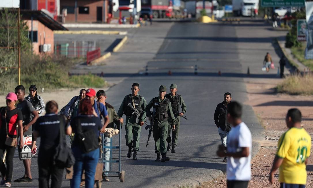 'Ajuda humanitária' do Brasil chega na fronteira com Venezuela