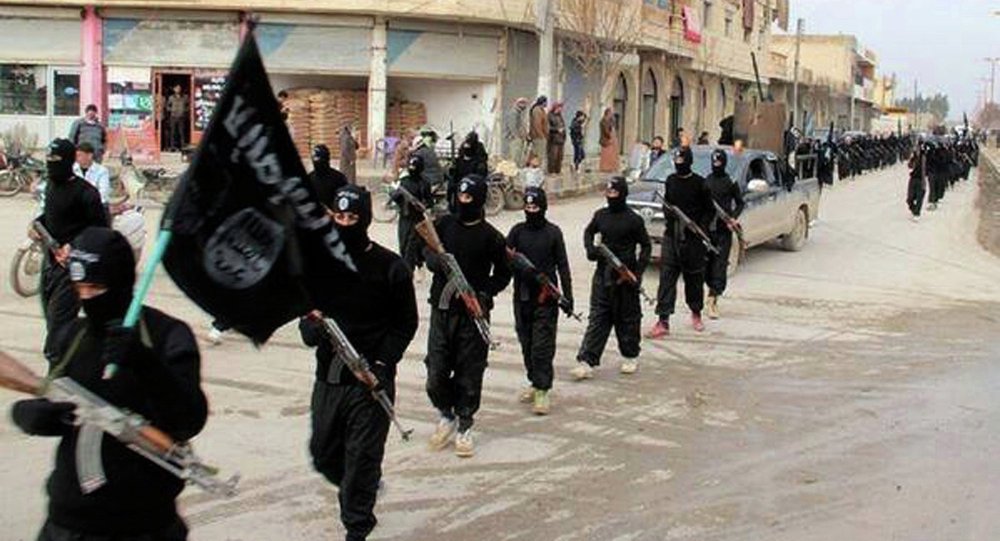 Último enclave do terrorista 'Estado Islâmico' começa a se retirar da Síria