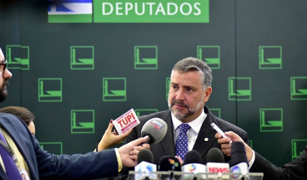 Pimenta diz que áudios mostram que Bolsonaro mentiu e cobra providências do MP