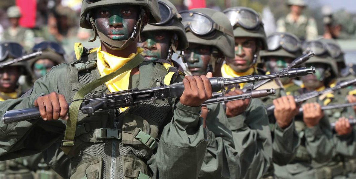 Ameaça de Trump a militares venezuelanos faz dos EUA um país 'tolo' 