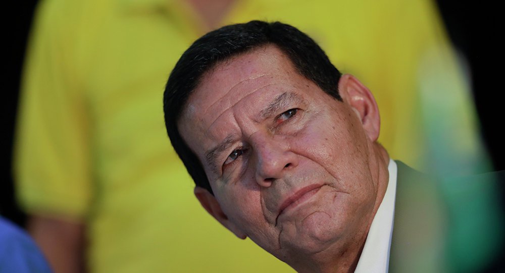 Mourão sobre Bolsonaro: 'as pessoas têm que dar um desconto'